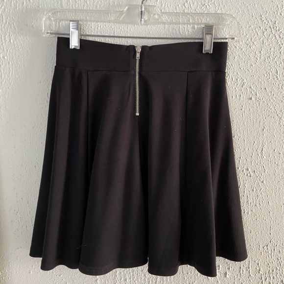 H&M Skirt - Picture 2 of 3